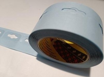 Rollo 100 etiquetas colgador con adhesivo 3M hang tab 2180 48x36 mm.